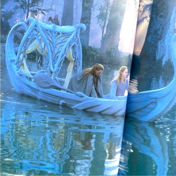 Y2K The Lord of The Rings: The Fellowship of the Ring Visual Collector’s Book - Picture 10 of 13